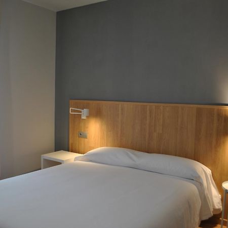 Hostal Universitat Cervera  Buitenkant foto