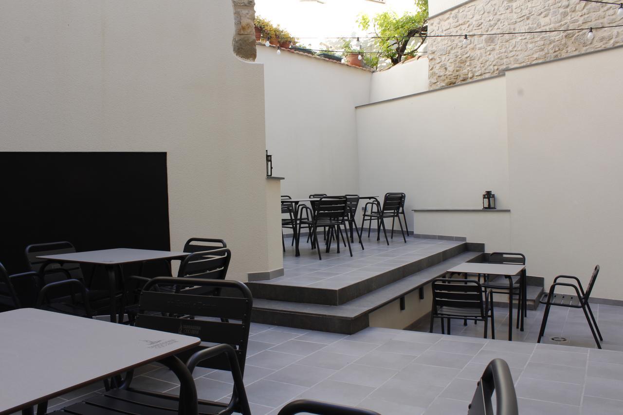 Hostal Universitat Cervera  Buitenkant foto