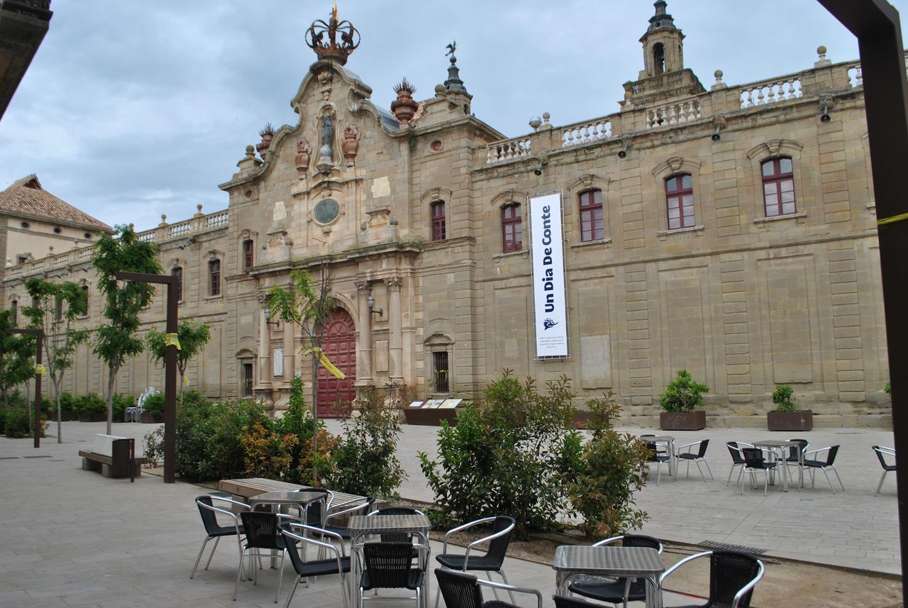Hostal Universitat Cervera  Buitenkant foto