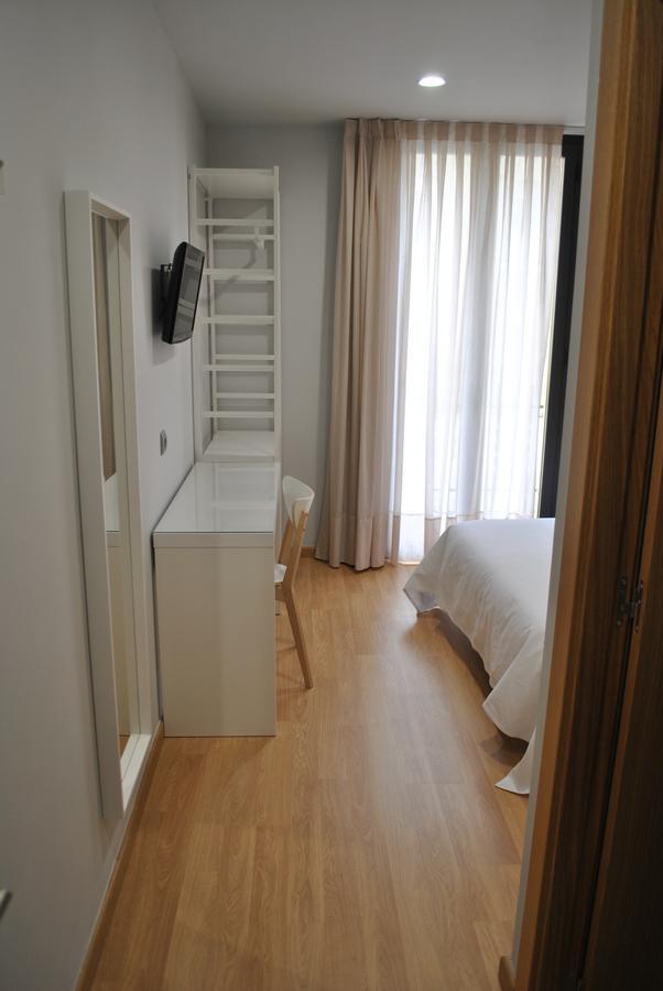 Hostal Universitat Cervera  Buitenkant foto