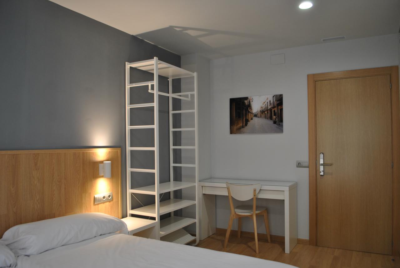 Hostal Universitat Cervera  Buitenkant foto