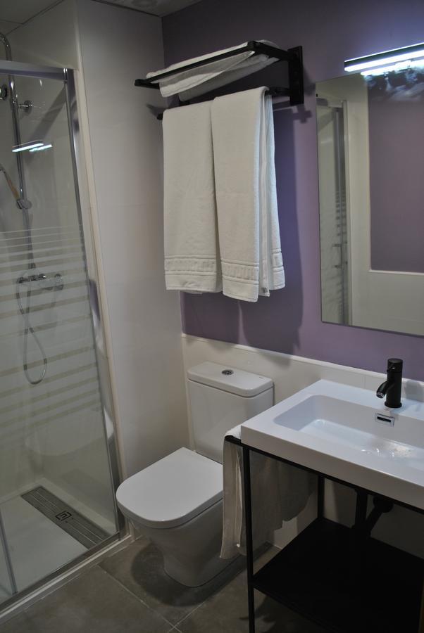 Hostal Universitat Cervera  Buitenkant foto