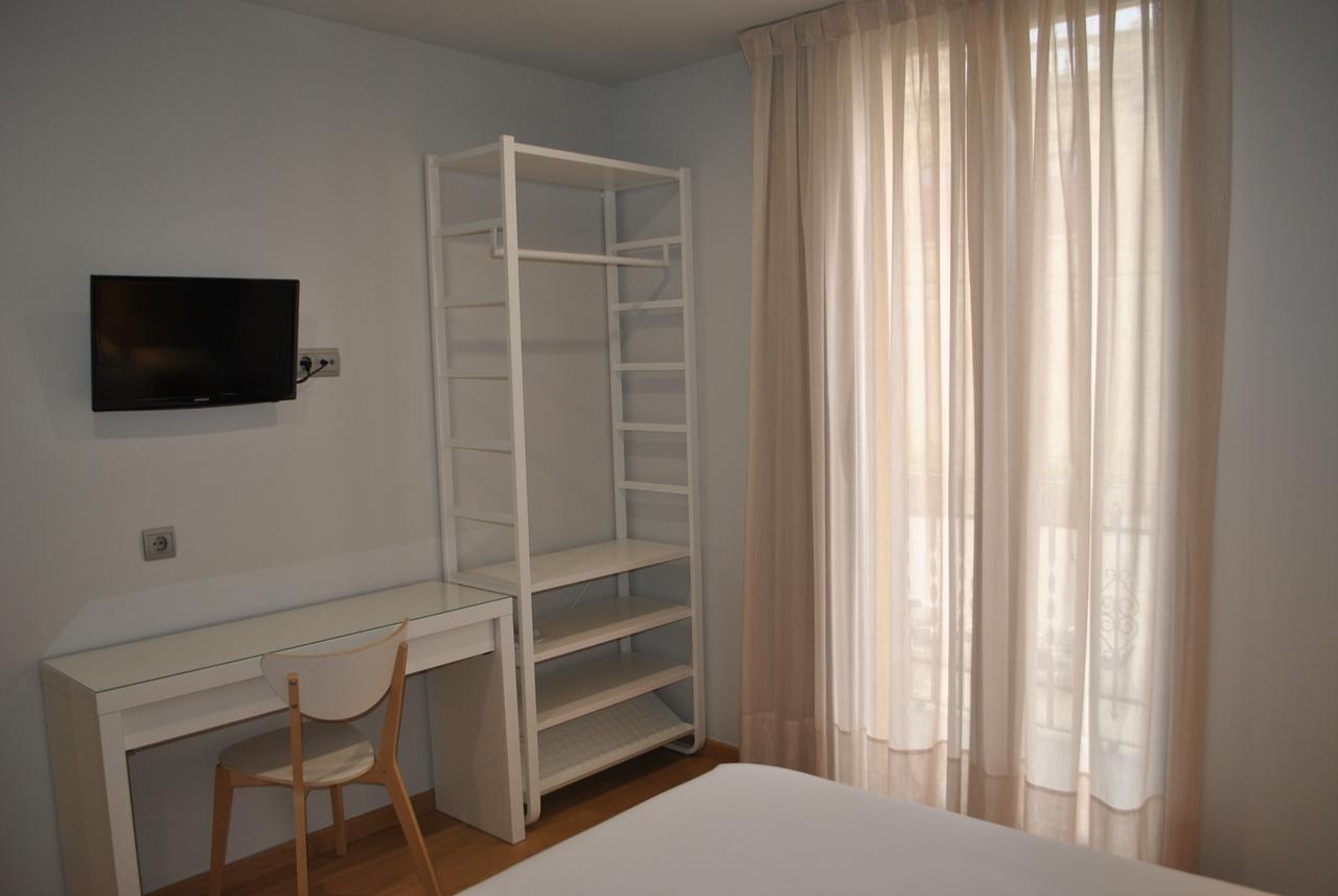 Hostal Universitat Cervera  Buitenkant foto