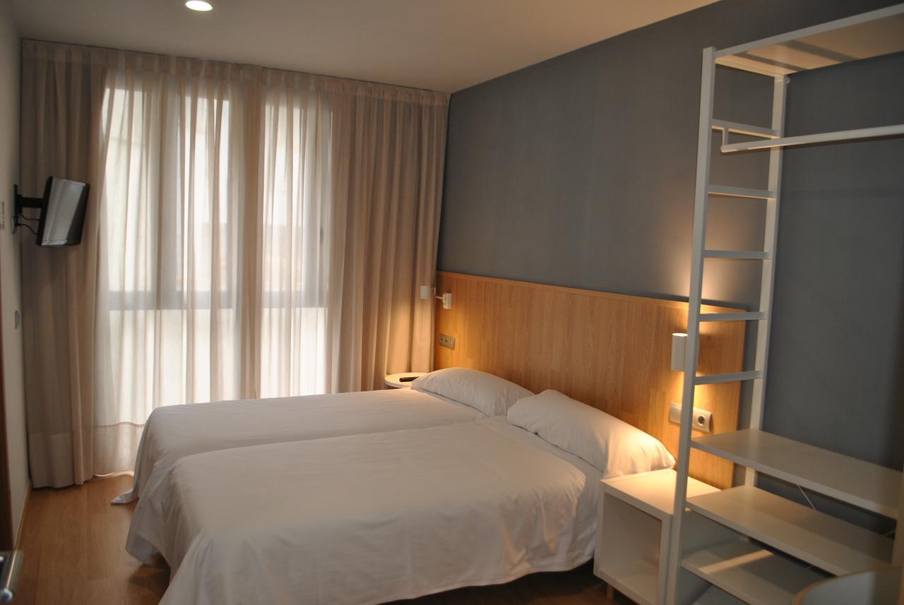 Hostal Universitat Cervera  Buitenkant foto