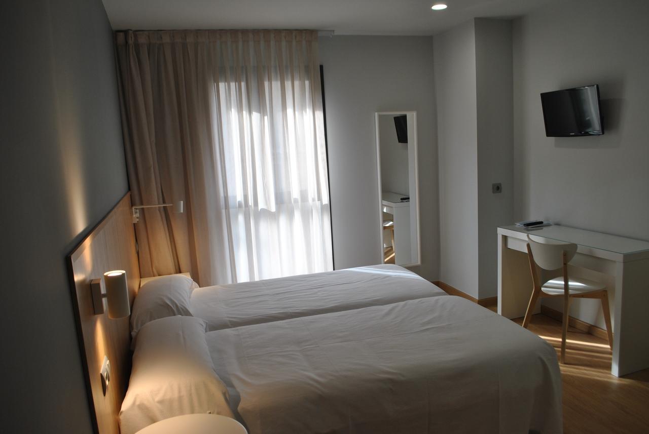 Hostal Universitat Cervera  Buitenkant foto