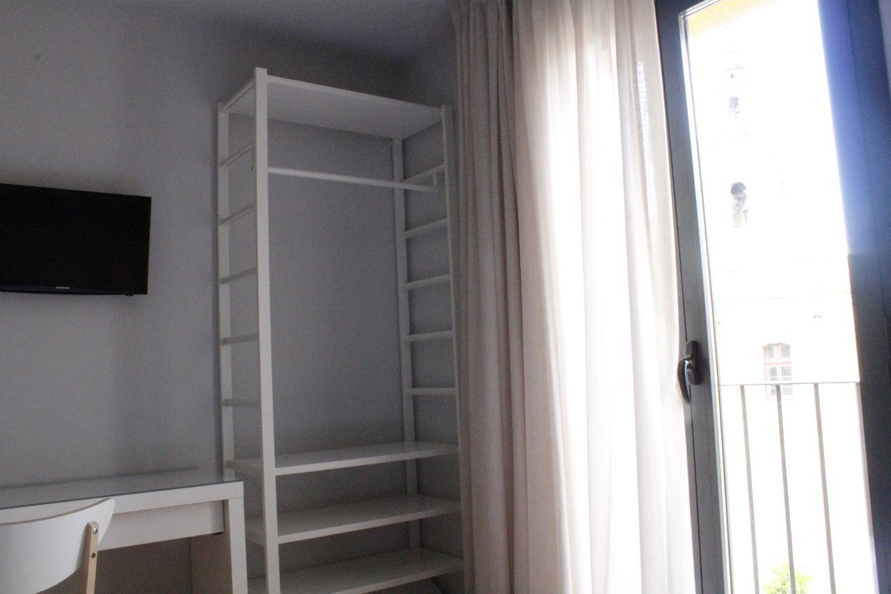 Hostal Universitat Cervera  Buitenkant foto