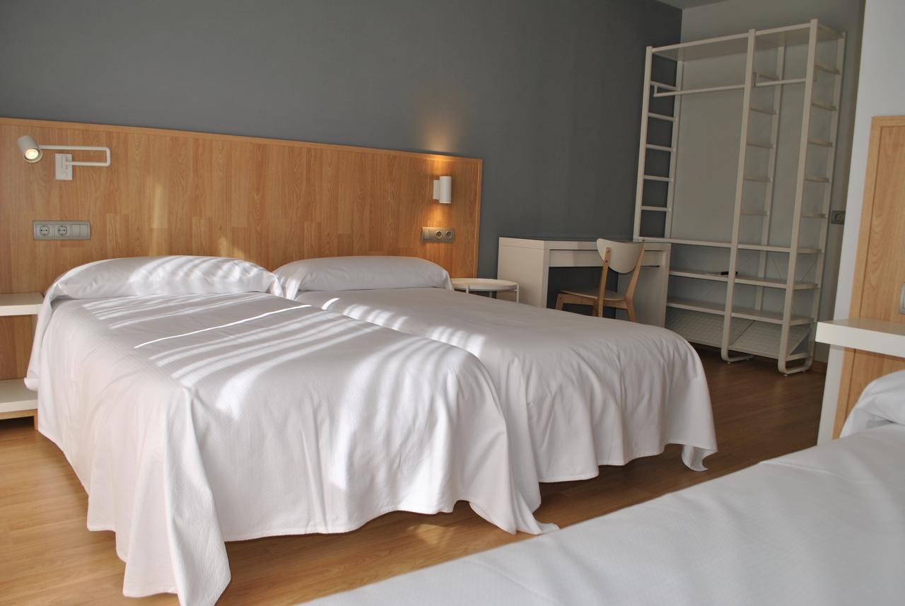 Hostal Universitat Cervera  Buitenkant foto