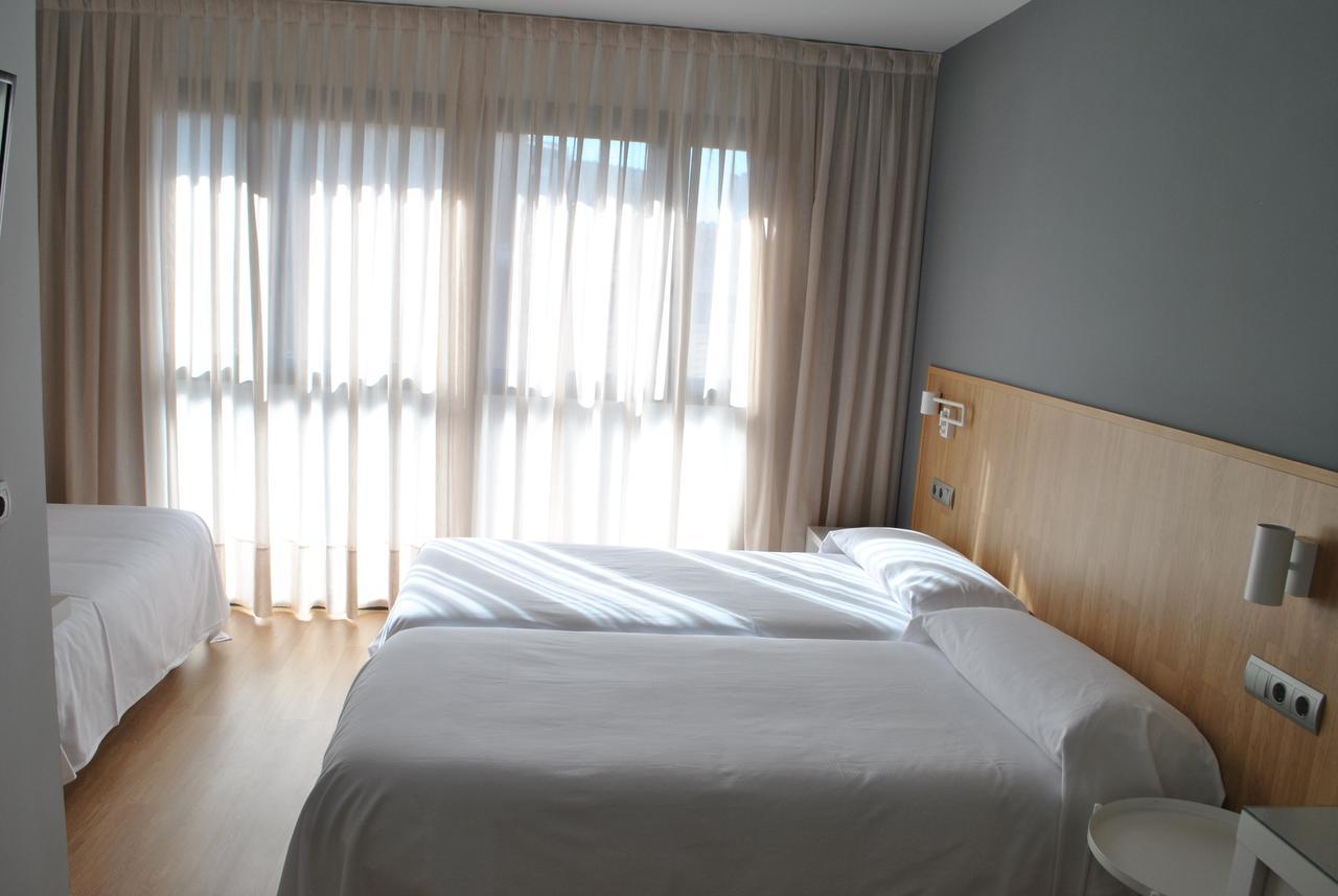 Hostal Universitat Cervera  Buitenkant foto