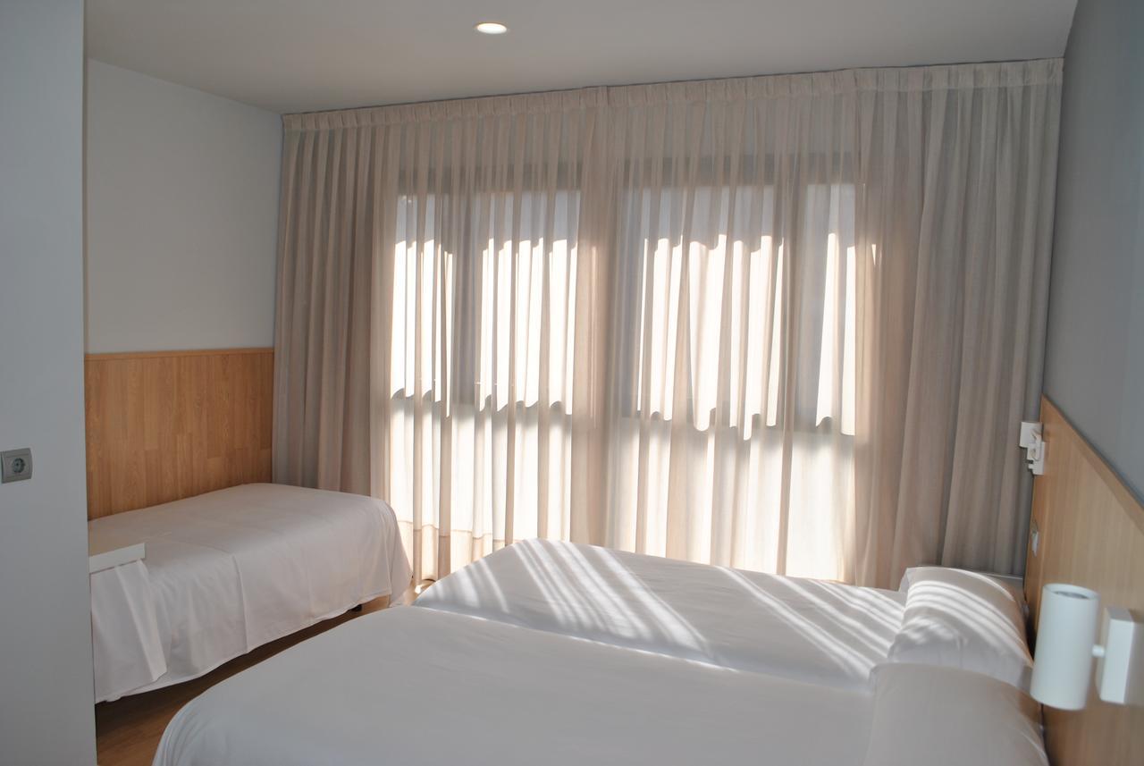 Hostal Universitat Cervera  Buitenkant foto