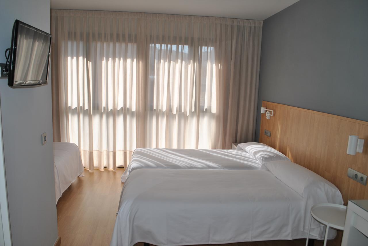 Hostal Universitat Cervera  Buitenkant foto