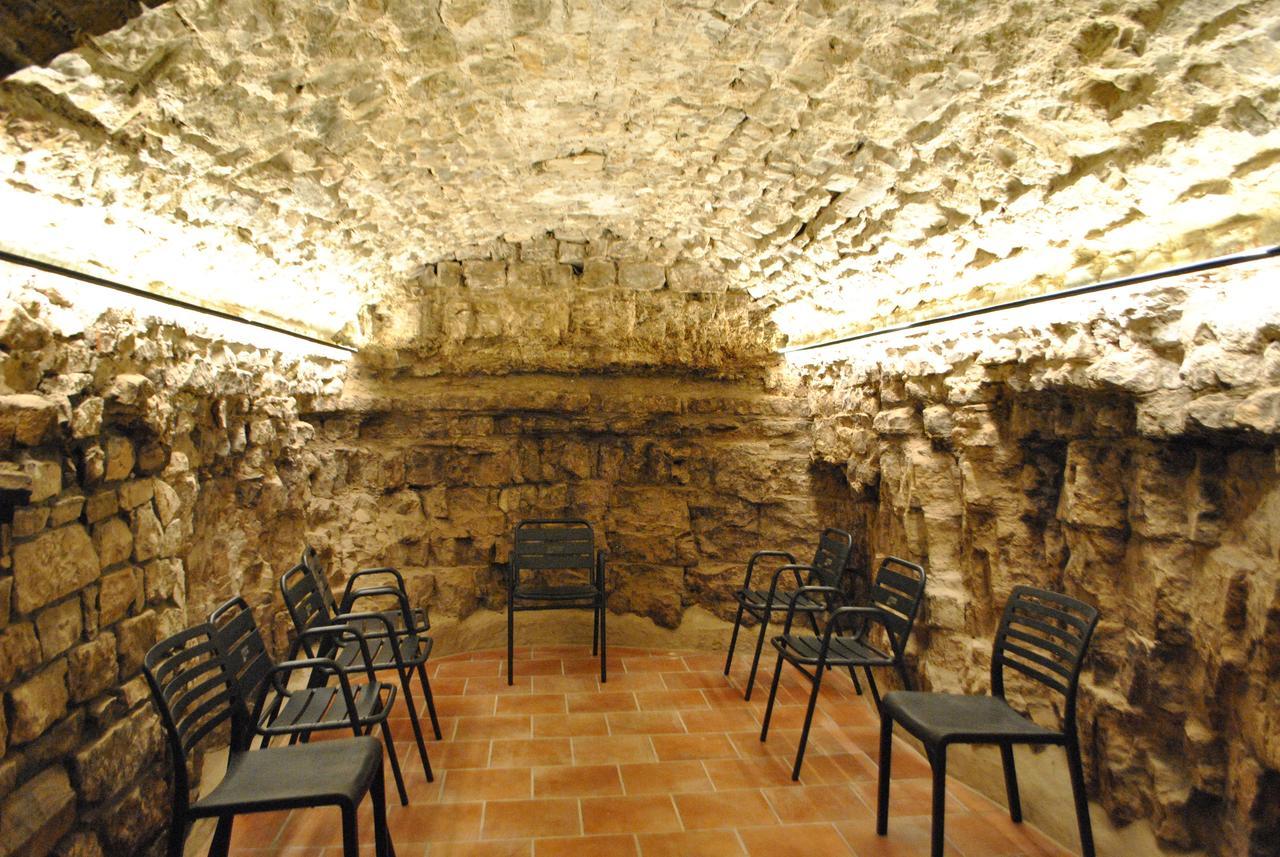 Hostal Universitat Cervera  Buitenkant foto
