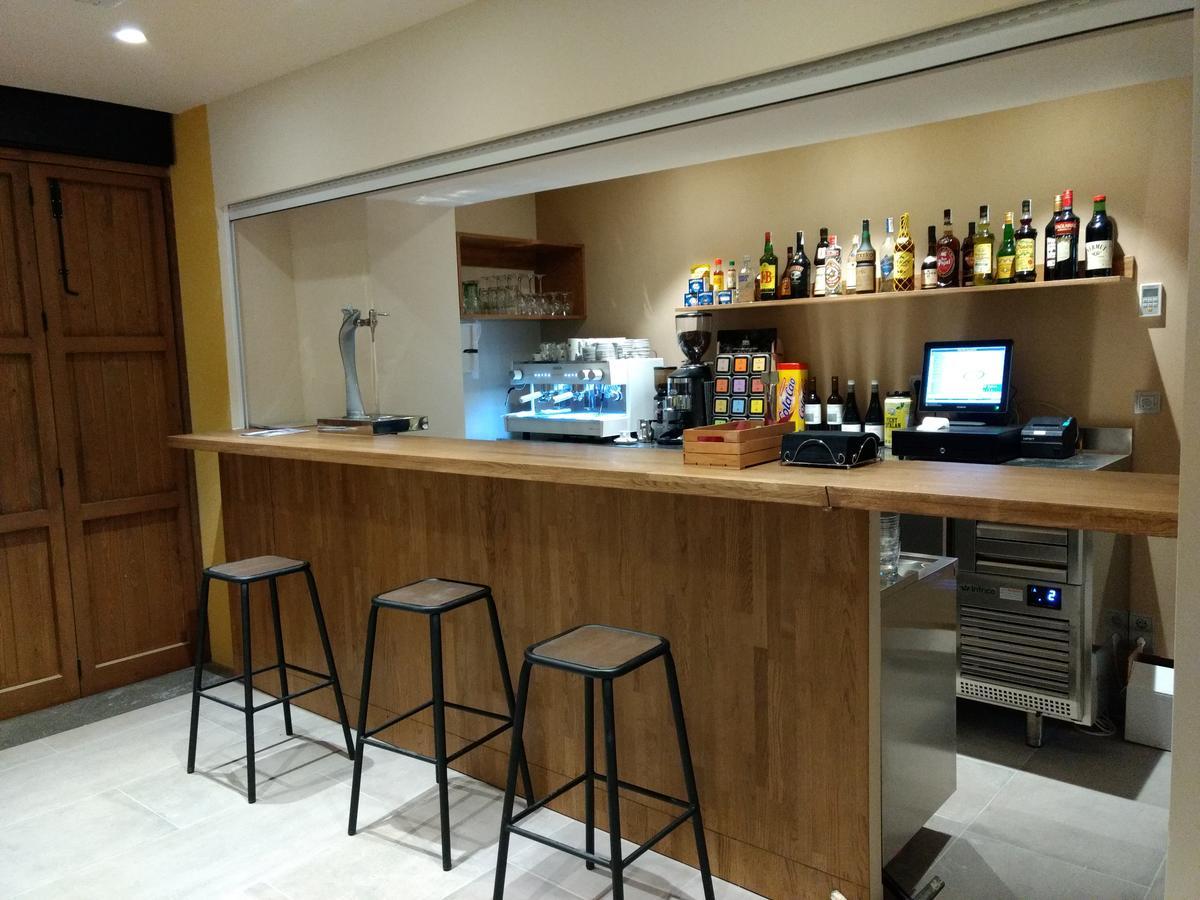 Hostal Universitat Cervera  Buitenkant foto