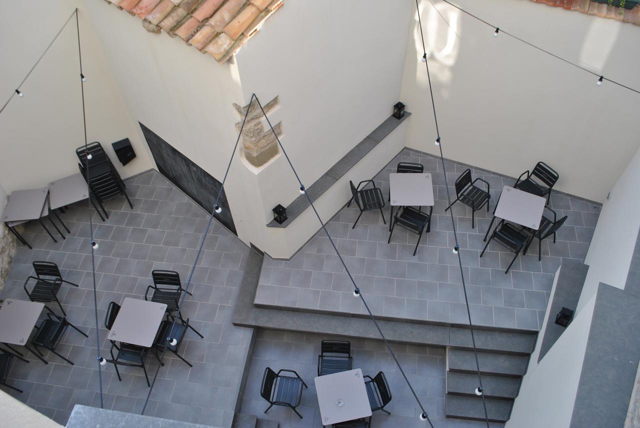 Hostal Universitat Cervera  Buitenkant foto