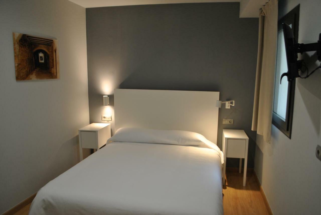 Hostal Universitat Cervera  Buitenkant foto